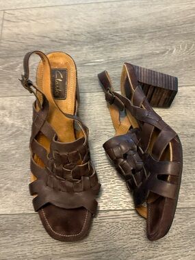 Clarks Artisan Leather strappy brown Heel Shoes 8.5